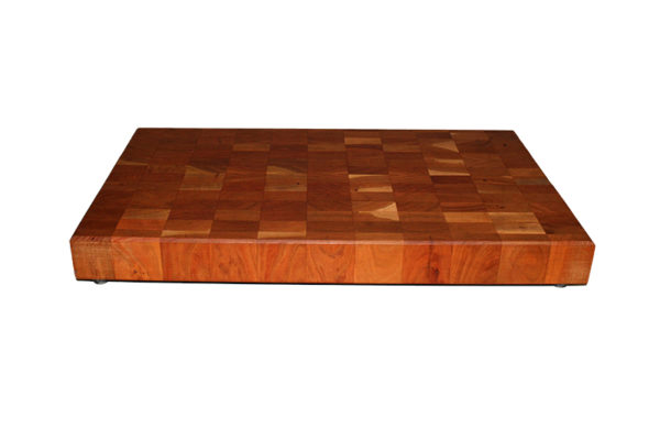 end-grain-wooden-cutting-board-with-handle-and-non-slip-feet (1)