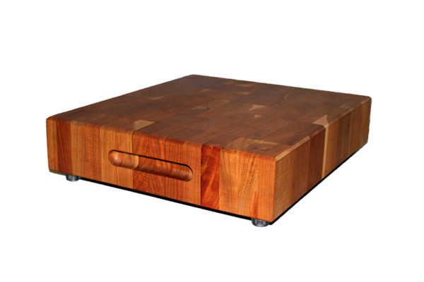 end-grain-wooden-cutting-board-with-handle-and-non-slip-feet (5)