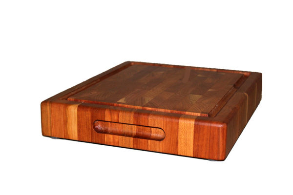 end-grain-wooden-cutting-board-with-handle-juice-grooves-and-non-slip-feet-45-degree-view