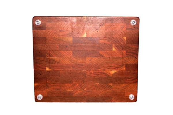 end-grain-wooden-cutting-board-with-handle-juice-grooves-and-non-slip-feet-bottom-view-showing-non-slip-feet