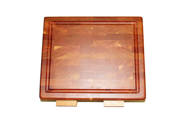 end-grain-wooden-cutting-board-with-handle-juice-grooves-and-non-slip-feet-upright-view